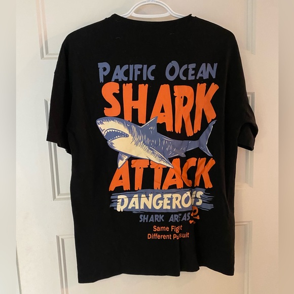 Pacific ocean shark attack t-shirt - Picture 2 of 5